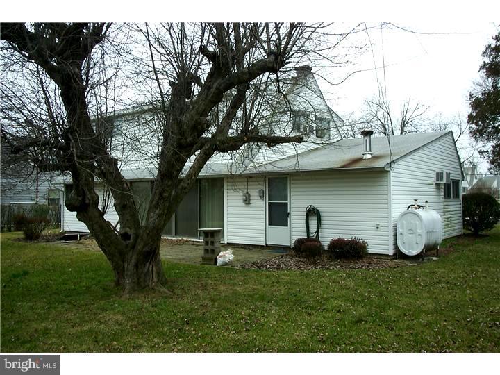 42 Hydrangea Road Levittown, PA 19056 - Photo 20 of 23 Exterior Back