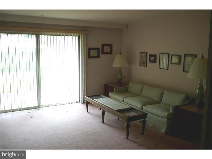 42 Hydrangea Road Levittown, PA 19056 - Photo 3 of 23 Living Room