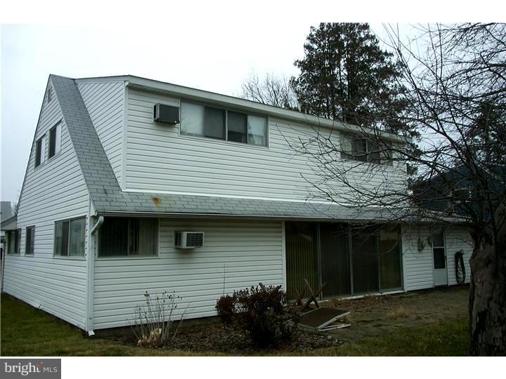 42 Hydrangea Road Levittown, PA 19056 - Photo 21 of 23 Exterior Back