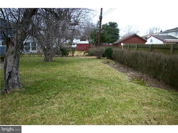 42 Hydrangea Road Levittown, PA 19056 - Photo 22 of 23 Exterior Back