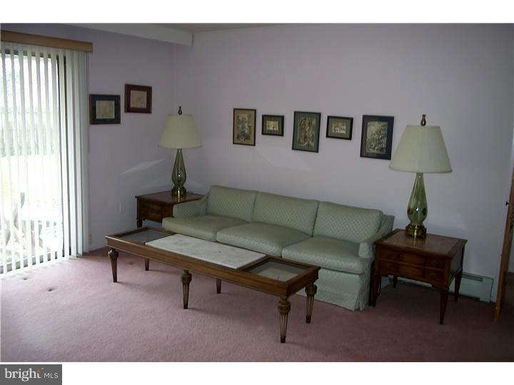 42 Hydrangea Road Levittown, PA 19056 - Photo 4 of 23 Living Room