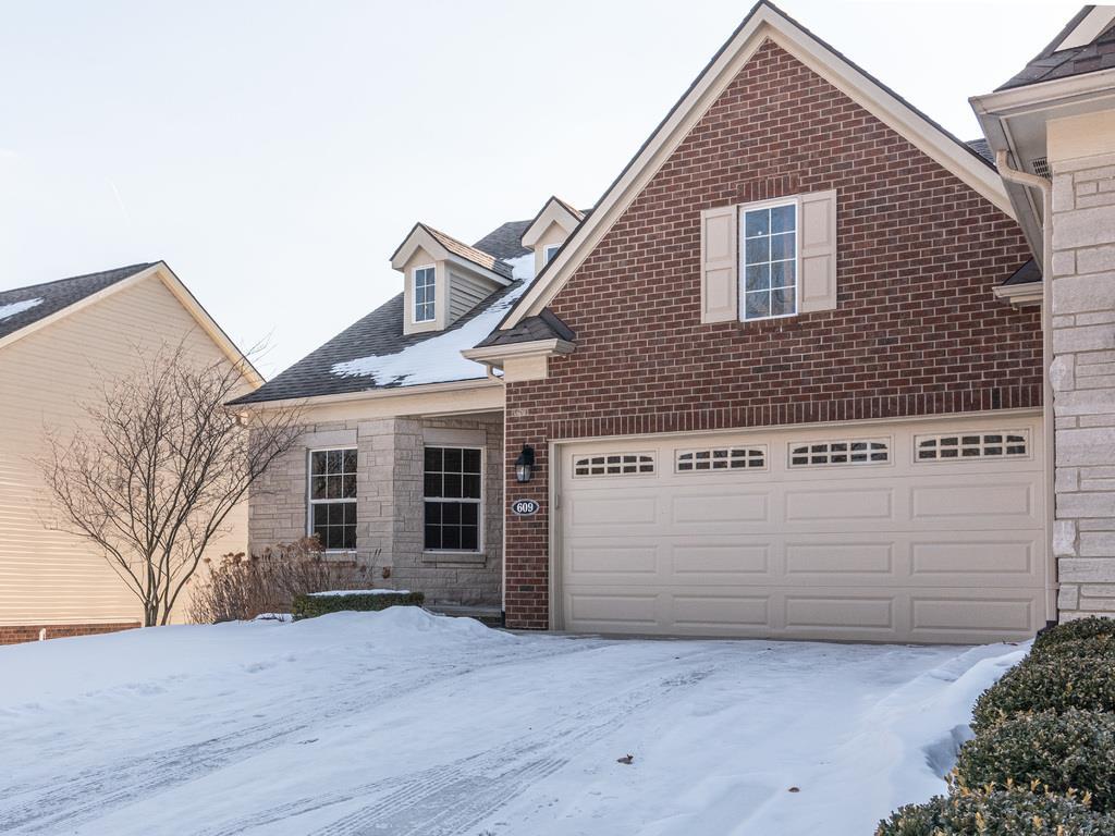 609 Mountain Circle Rochester, MI 48306 - Photo 4 of 73 50066094-3.JPG