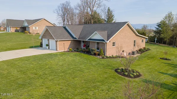 $589,000 | 410 Garden Meadow Drive, Greeneville, TN 37745