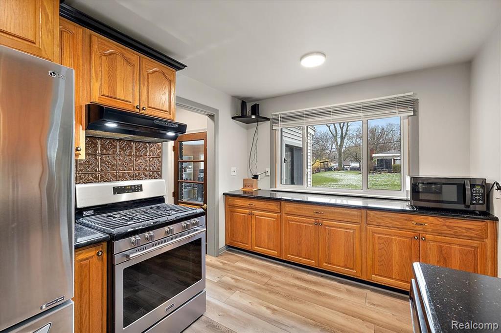 28333 Bayberry Road Farmington, MI 48331 - Photo 11 of 53