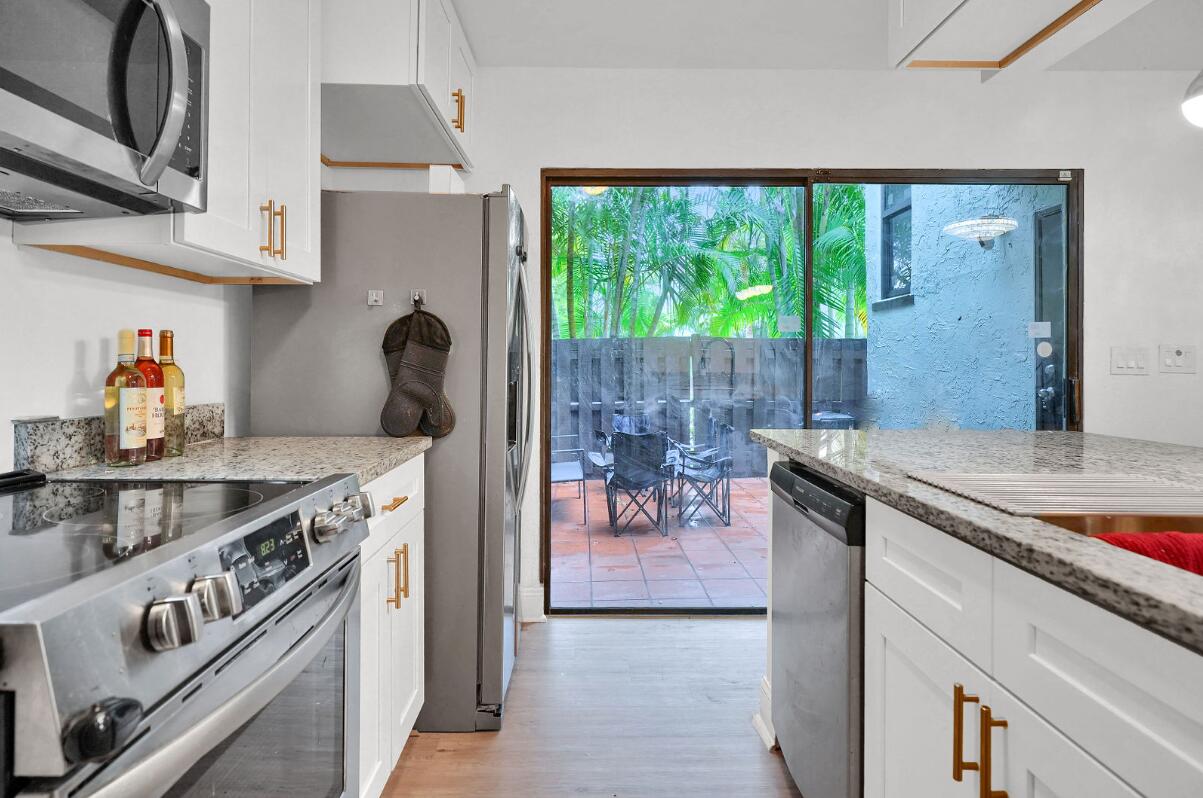 22388 Pineapple Walk Drive Boca Raton, FL 33433 - Photo 8 of 22 aviva5