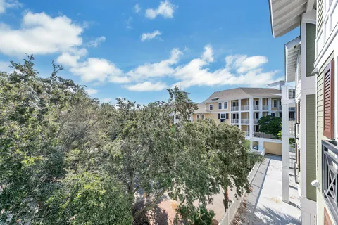 a view of yard in front of house