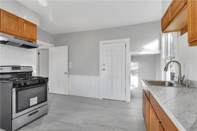 $1,700 | 352 Orms Street, Unit 2, Providence, RI 02908