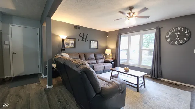 $230,000 | 700 Commercial Street, Veedersburg, IN 47987