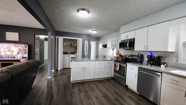 $230,000 | 700 Commercial Street, Veedersburg, IN 47987