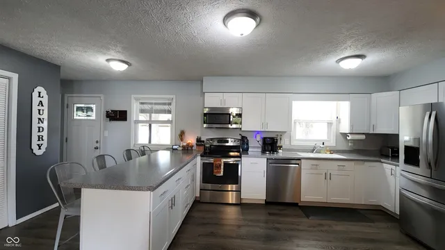 $230,000 | 700 Commercial Street, Veedersburg, IN 47987