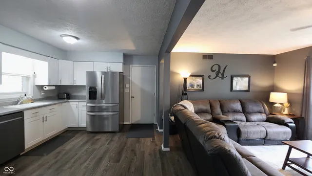 $230,000 | 700 Commercial Street, Veedersburg, IN 47987