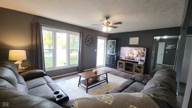 $230,000 | 700 Commercial Street, Veedersburg, IN 47987