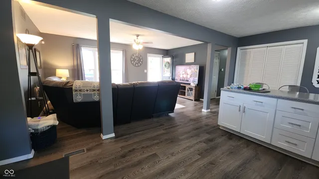 $230,000 | 700 Commercial Street, Veedersburg, IN 47987