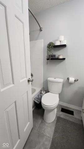 $230,000 | 700 Commercial Street, Veedersburg, IN 47987