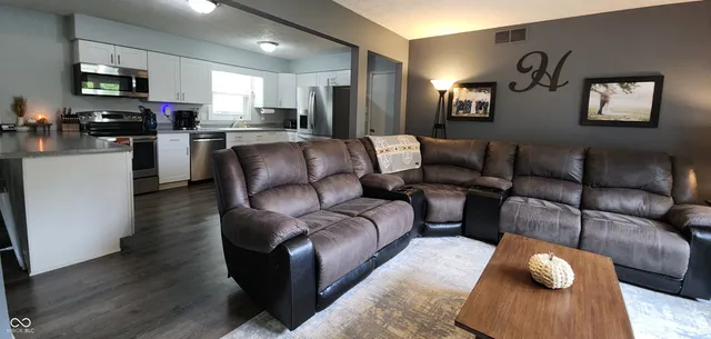 $230,000 | 700 Commercial Street, Veedersburg, IN 47987