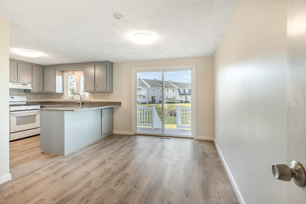 91 Frederick Street, Unit 77 Dracut, MA 01826 - Photo 3 of 15