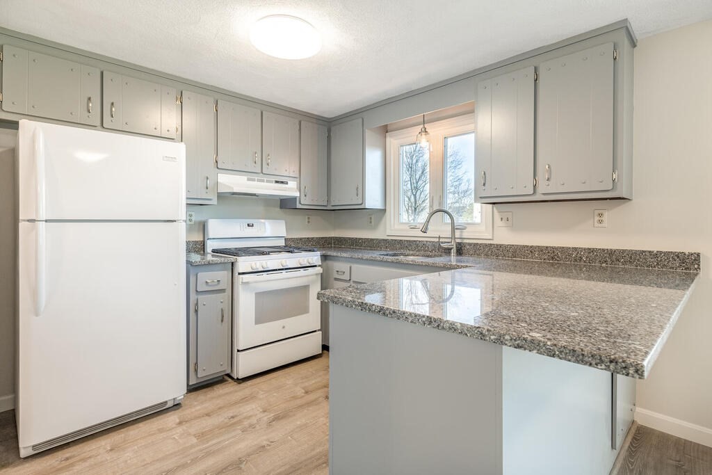 91 Frederick Street, Unit 77 Dracut, MA 01826 - Photo 4 of 15