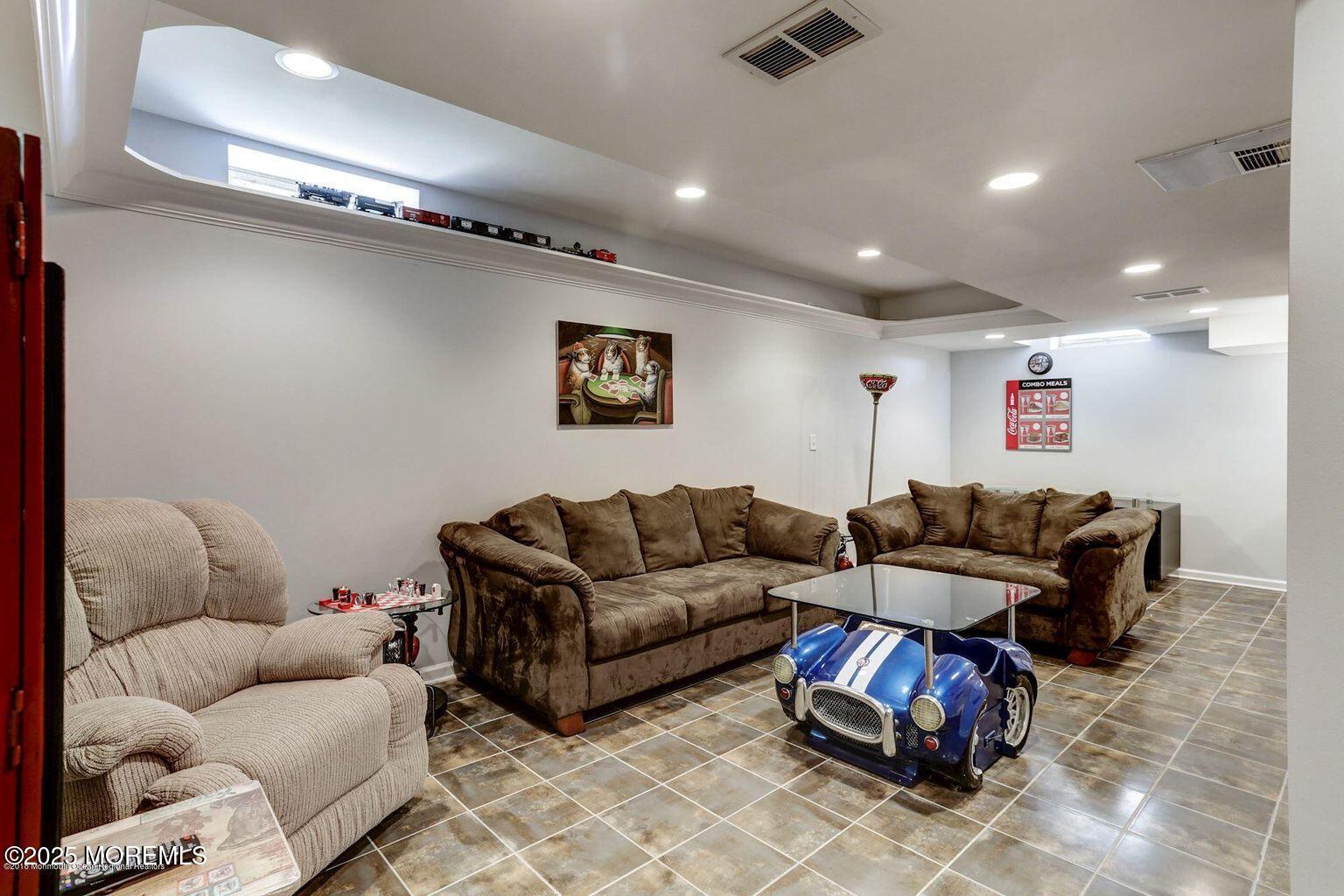 6 Diamond Lane Howell, NJ 07731 - Photo 44 of 78 Seating area