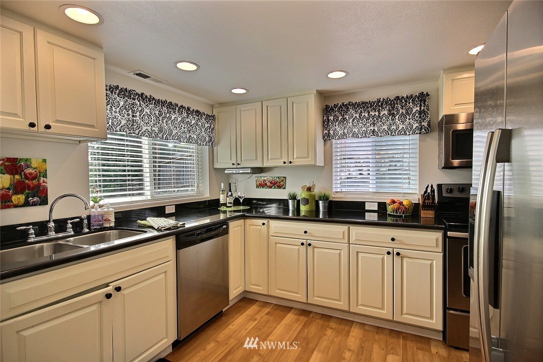 316 Southwest Langston Road Renton, WA 98057 - Photo 12 of 18
