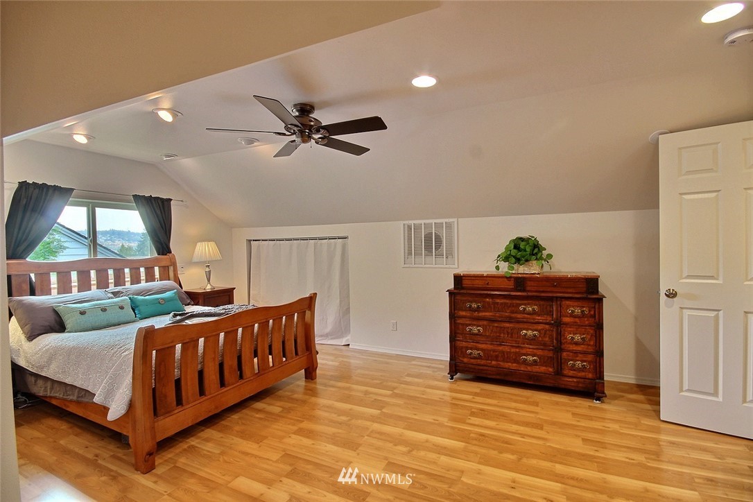 316 Southwest Langston Road Renton, WA 98057 - Photo 15 of 18