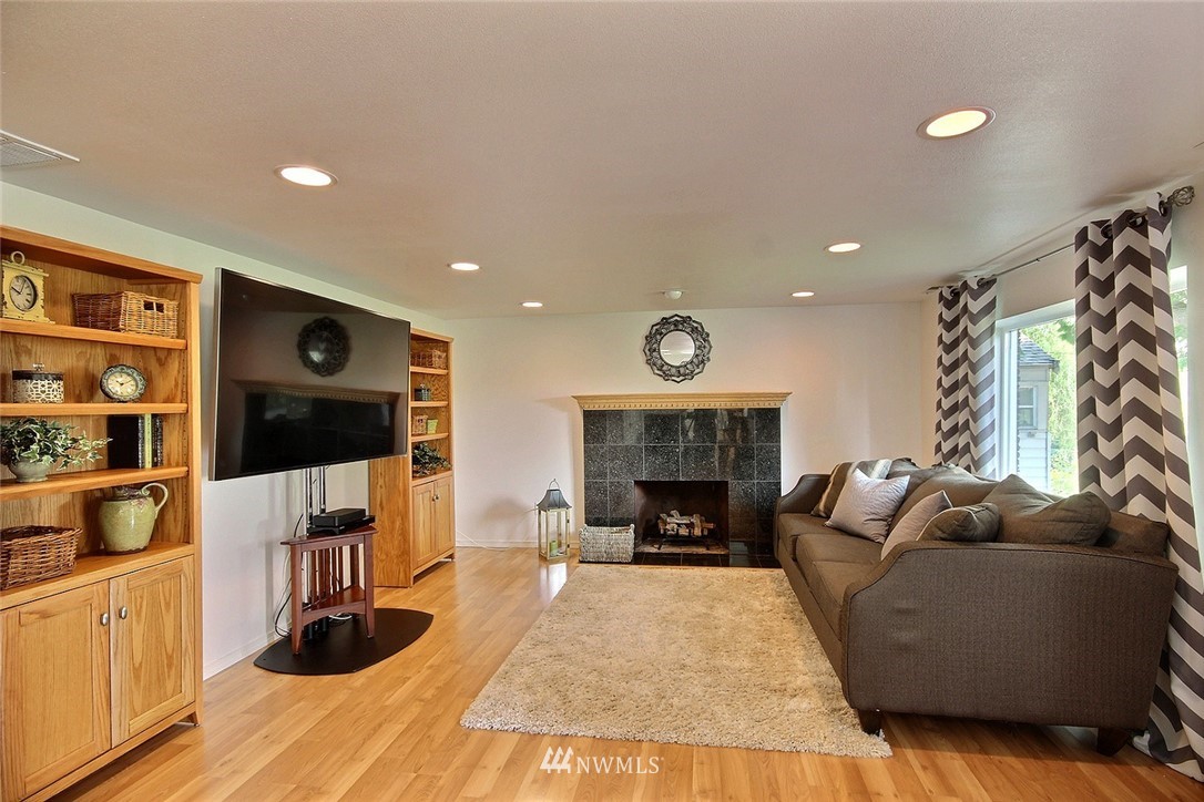 316 Southwest Langston Road Renton, WA 98057 - Photo 4 of 18