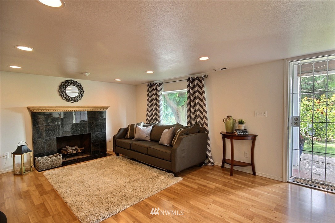 316 Southwest Langston Road Renton, WA 98057 - Photo 5 of 18