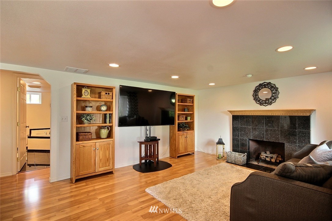 316 Southwest Langston Road Renton, WA 98057 - Photo 6 of 18