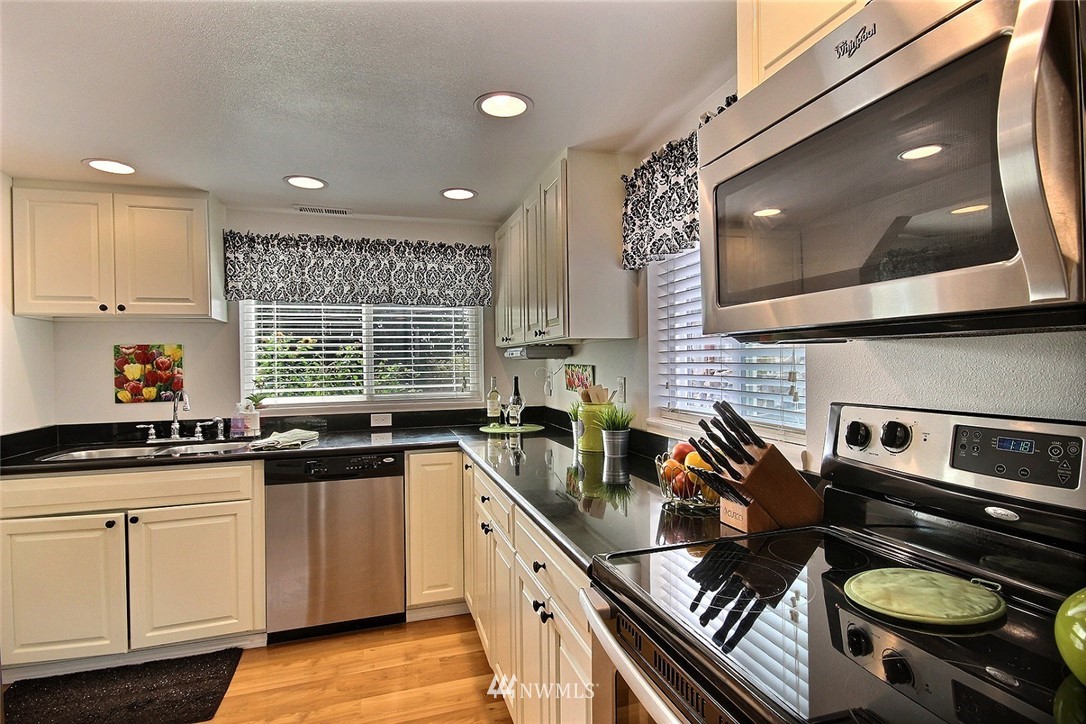 316 Southwest Langston Road Renton, WA 98057 - Photo 10 of 18