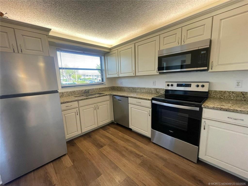 1270 Southeast Parkview Place, Unit B3 Stuart, FL 34994 - Photo 11 of 40