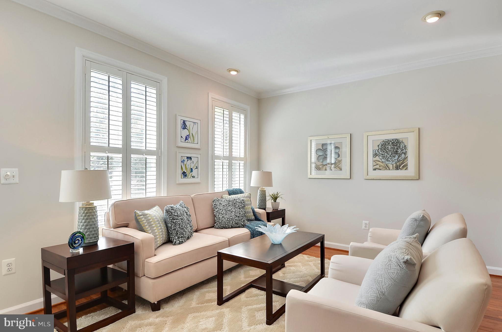815 G Street Southwest Washington, DC 20024 - Photo 15 of 30 Living Room