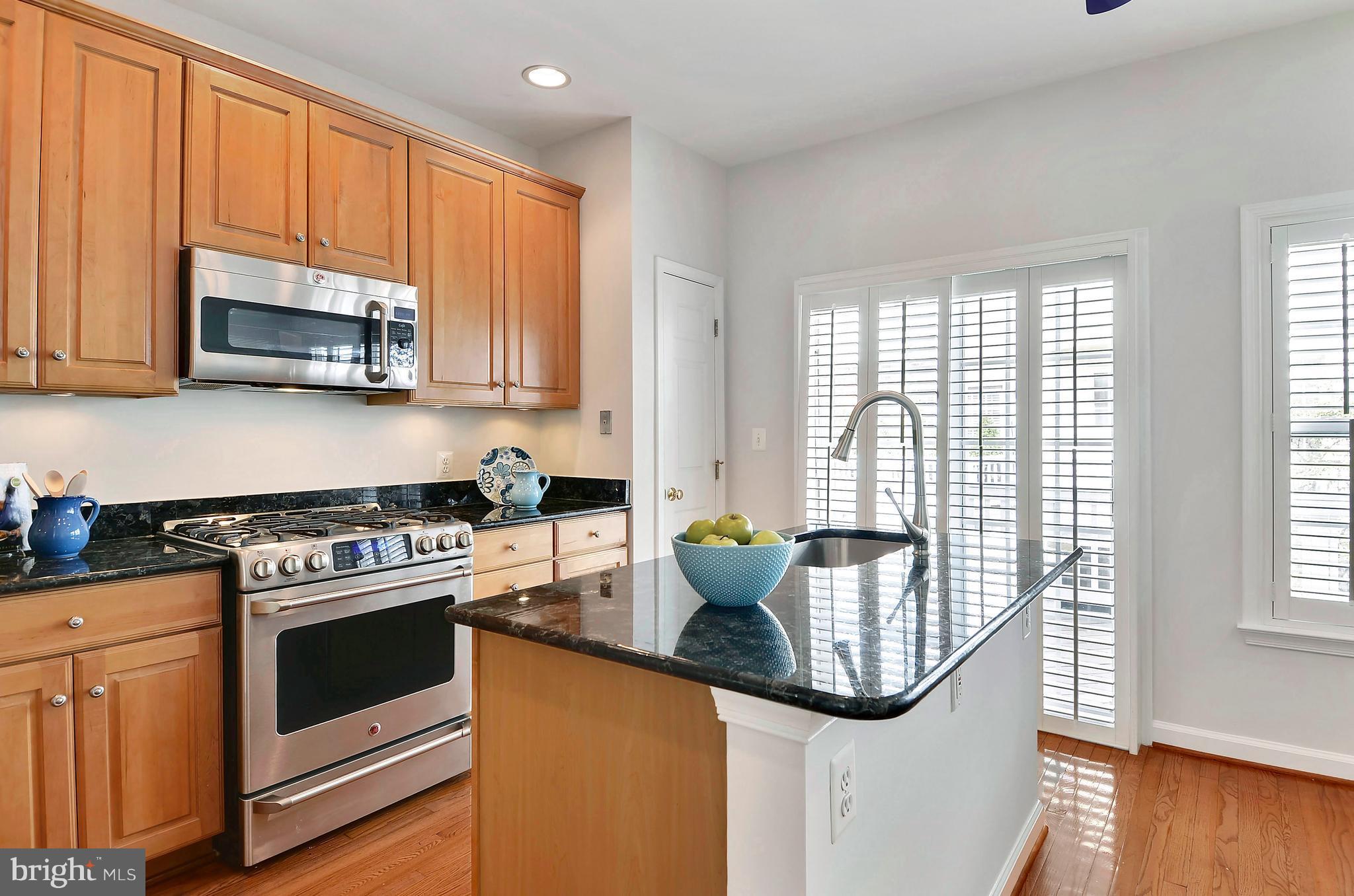 815 G Street Southwest Washington, DC 20024 - Photo 9 of 30 Kitchen