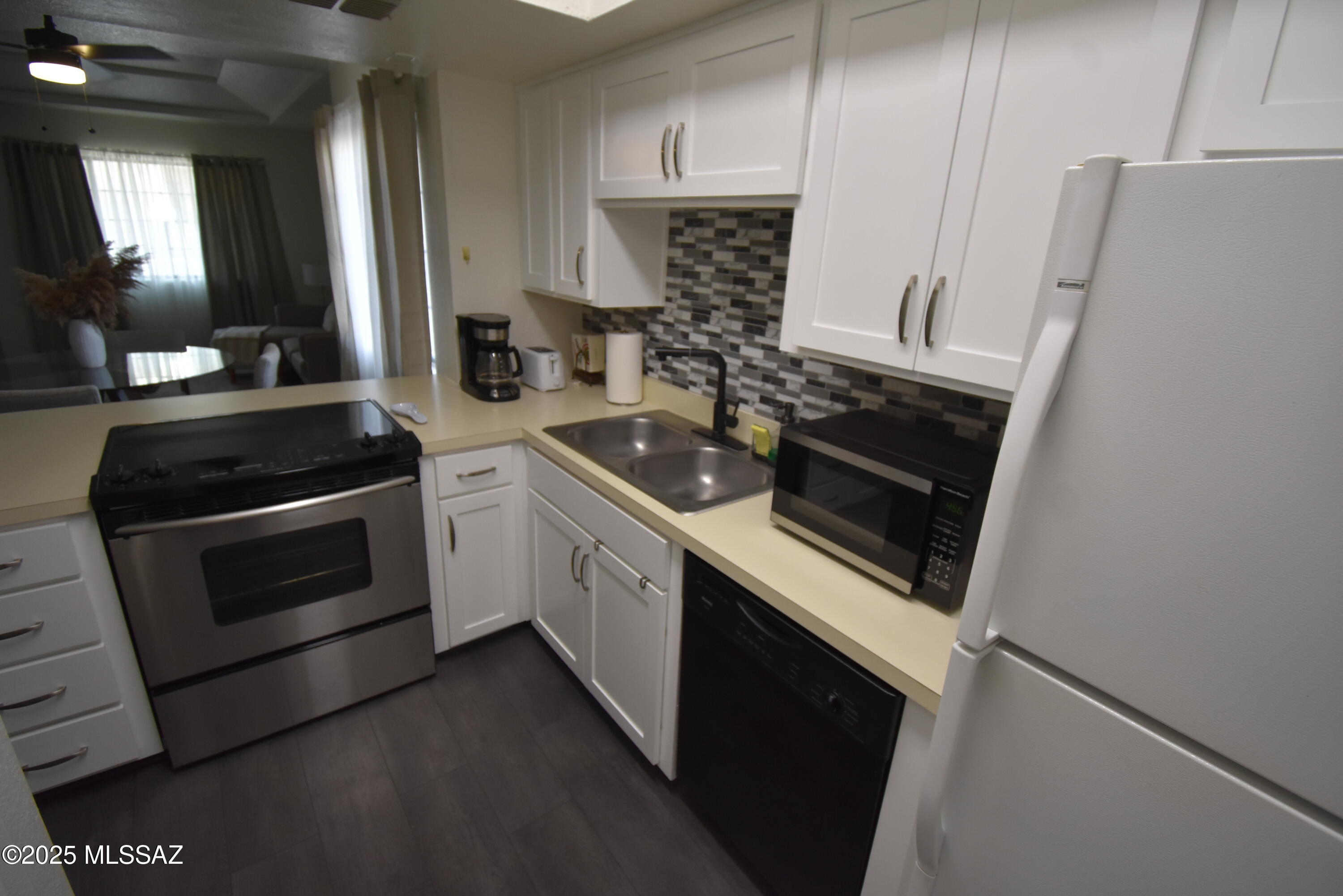 1200 East River Road, Unit J122 Tucson, AZ 85718 - Photo 10 of 14