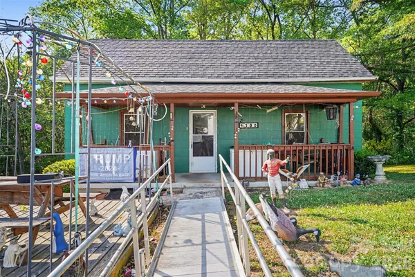 $225,000 | 1730 2nd St Place Southwest, Hickory, NC 28602