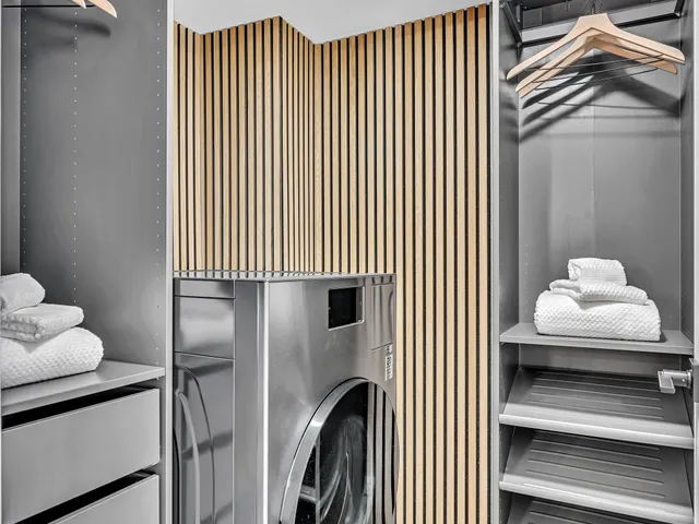 $4,000 | 21 Royal Palm Way, Unit 3030, Boca Raton, FL 33432