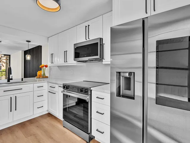 $4,000 | 21 Royal Palm Way, Unit 3030, Boca Raton, FL 33432
