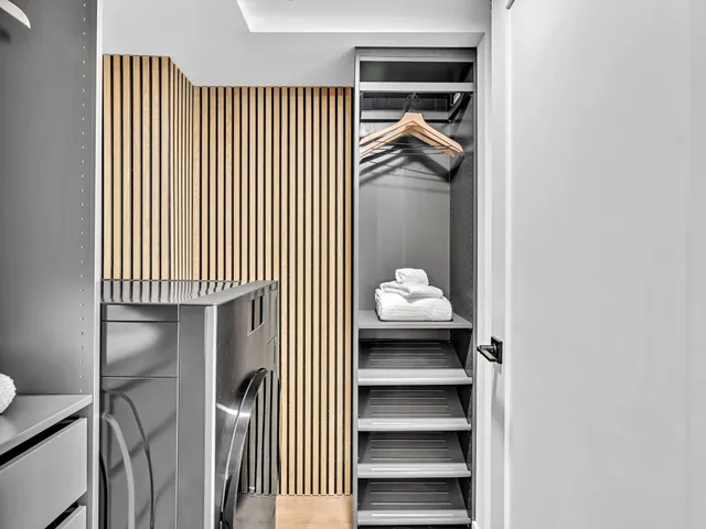 $4,000 | 21 Royal Palm Way, Unit 3030, Boca Raton, FL 33432