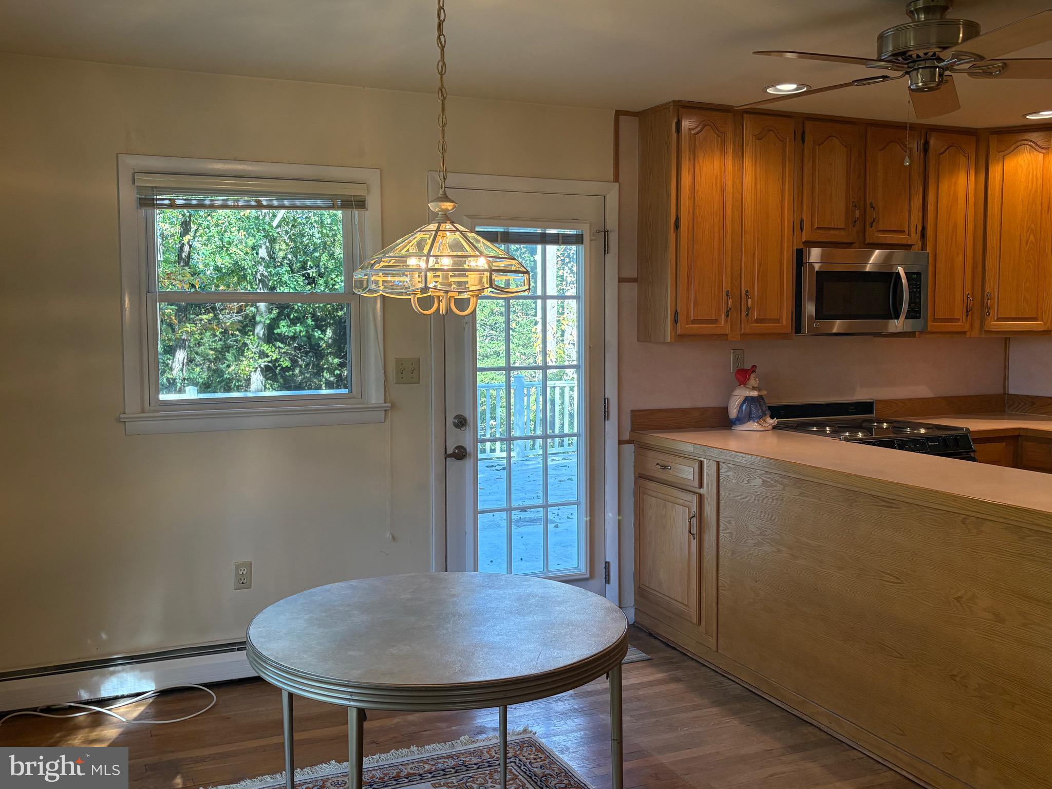 1306 Neck Road Burlington, NJ 08016 - Photo 3 of 22 Eat/ In Kitchen