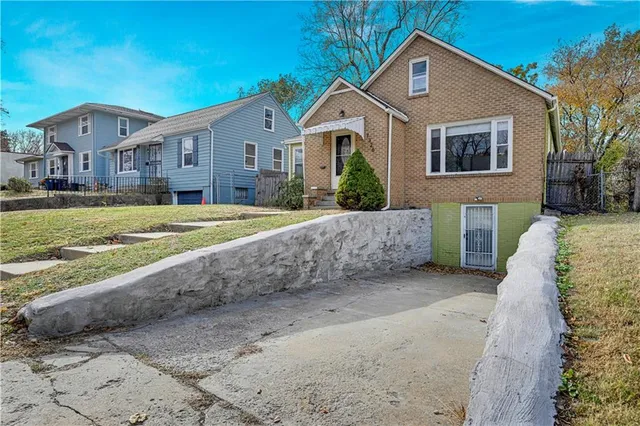 $175,000 | 7326 Tracy Avenue, Kansas City, MO 64131