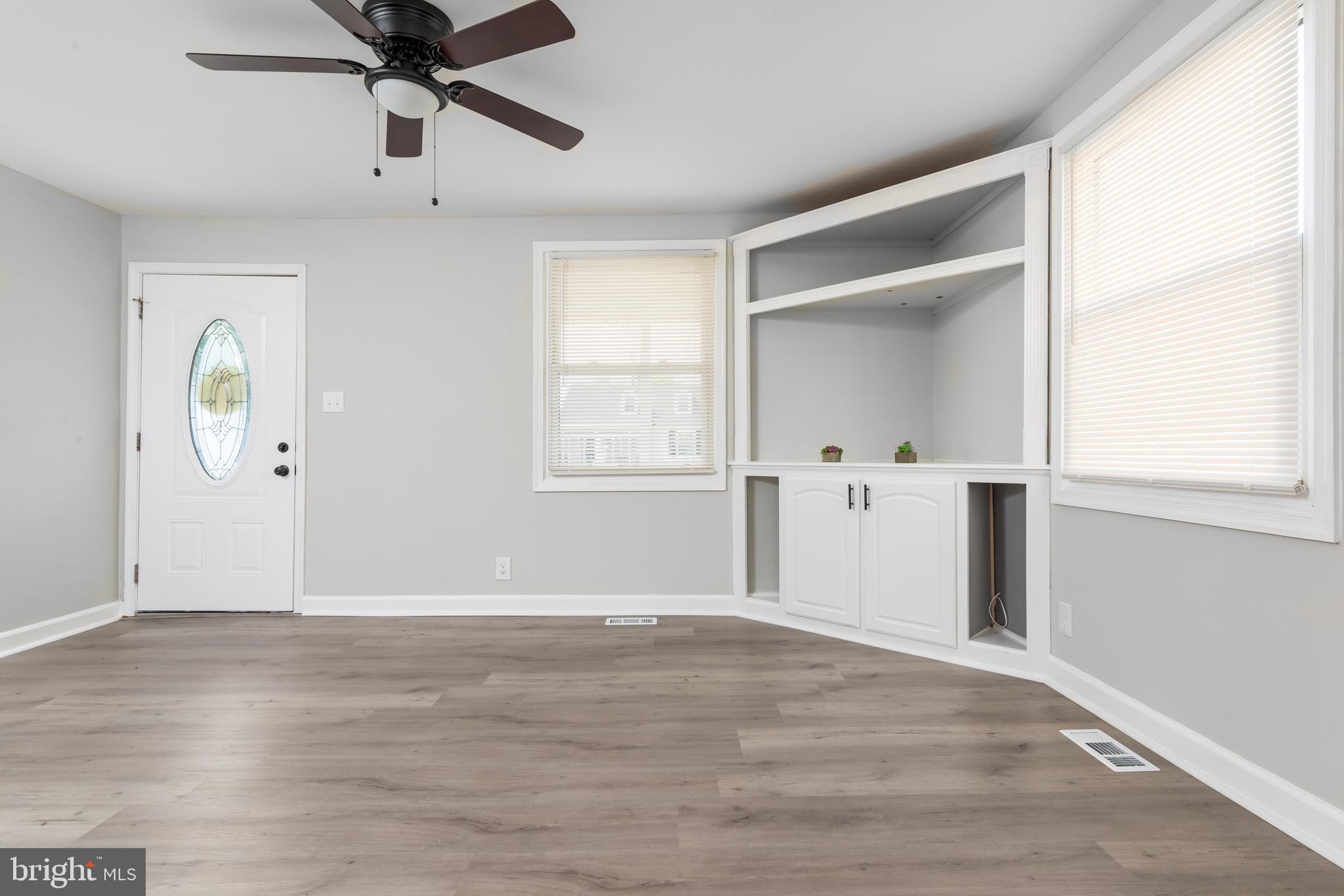 8112 Longpoint Road Dundalk, MD 21222 - Photo 4 of 38