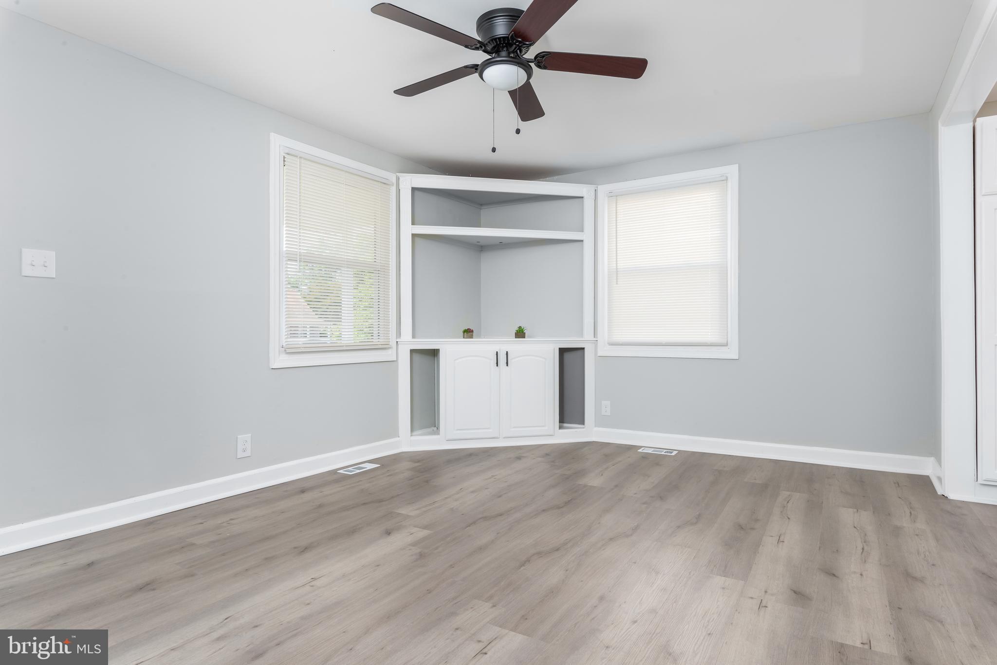 8112 Longpoint Road Dundalk, MD 21222 - Photo 5 of 38