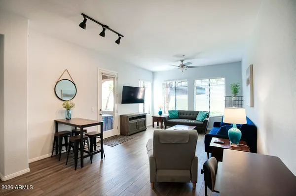$3,500 | 2989 North 44th Street, Unit 1024, Phoenix, AZ 85018