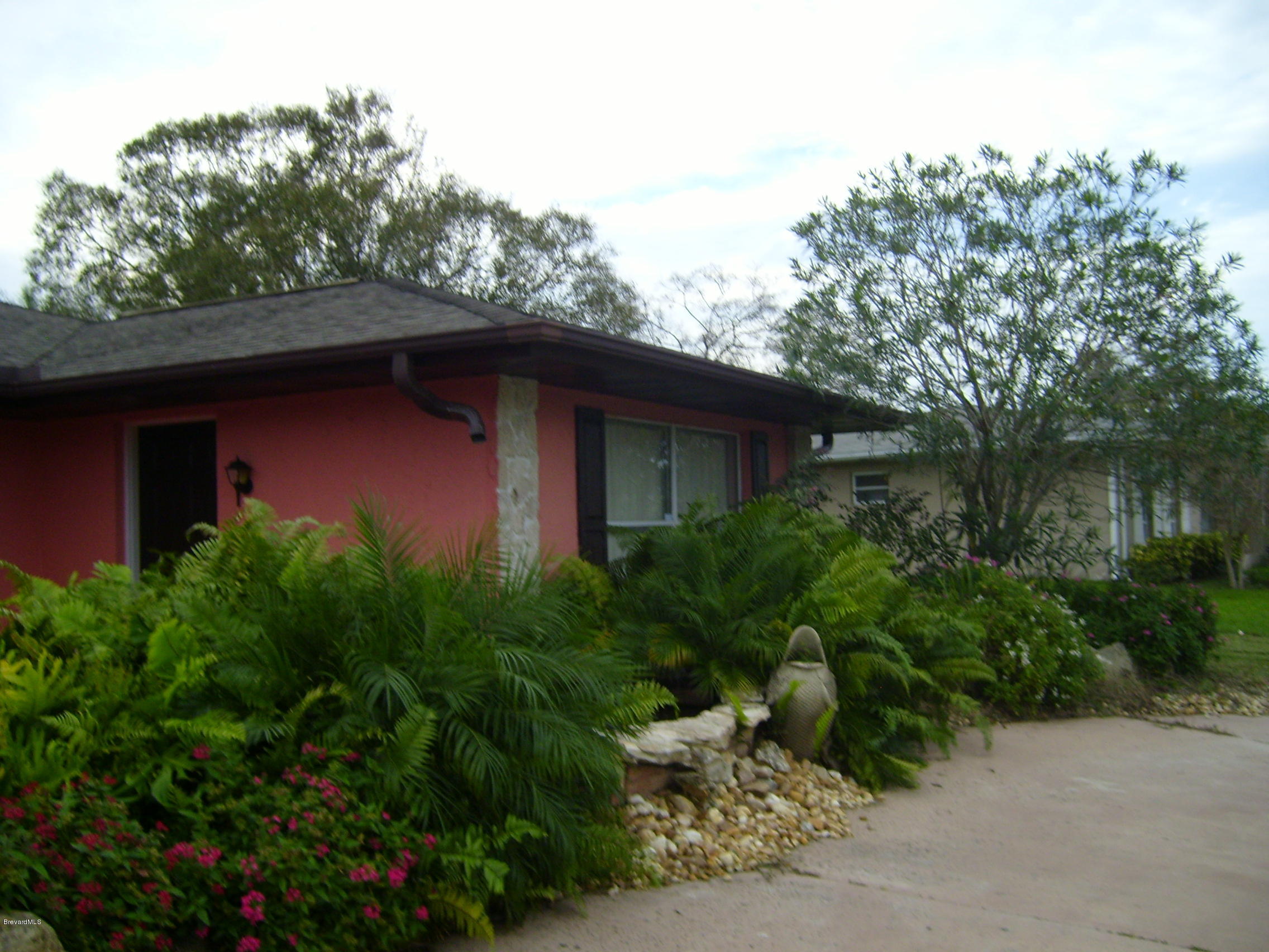 1474 Meadowbrook Road Northeast, Unit NE Palm Bay, FL 32905 - Photo 2 of 24 a backyard of a house with lots of green space