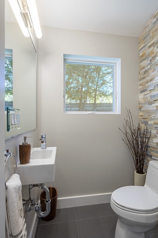 160 Fairway Road Brookline, MA 02467 - Photo 12 of 30