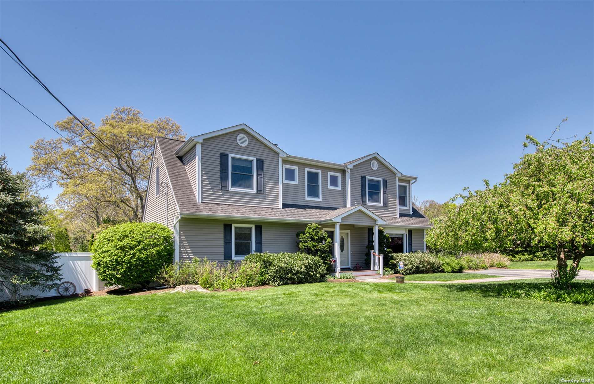 26 Middle Road Hampton Bays, NY 11946 - Photo 1 of 1 Gallery Image 1