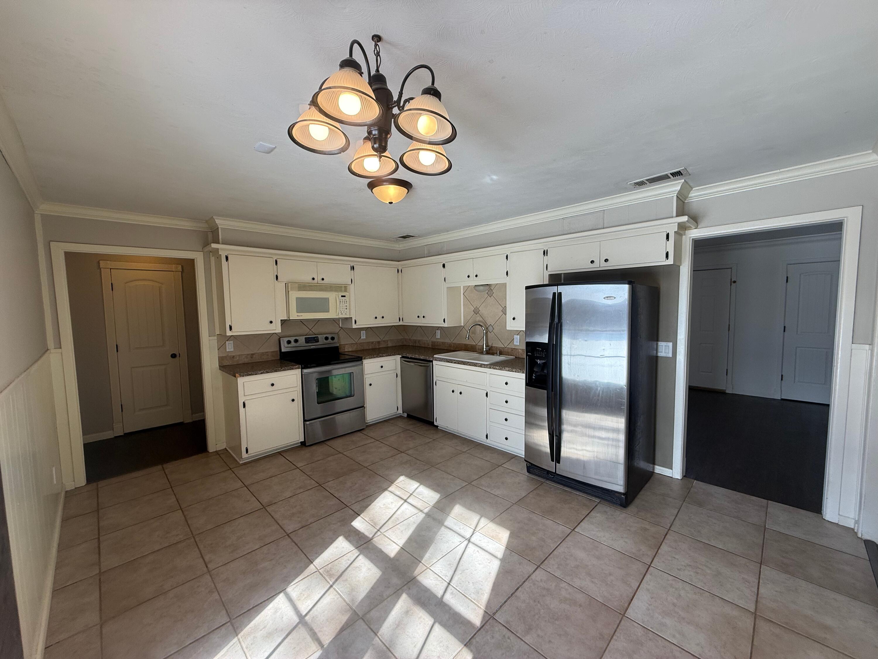 4823 10th Street Lubbock, TX 79416 - Photo 2 of 15 kitchen