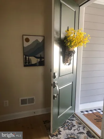 $625,000 | 136 Mallard Dr Lake, White Post, VA 22663