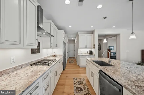 $625,000 | 136 Mallard Dr Lake, White Post, VA 22663