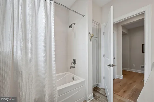 $625,000 | 136 Mallard Dr Lake, White Post, VA 22663