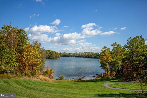 $625,000 | 136 Mallard Dr Lake, White Post, VA 22663