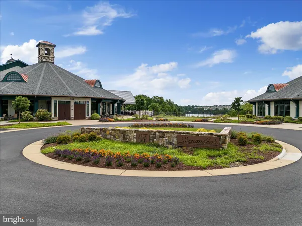 $625,000 | 136 Mallard Dr Lake, White Post, VA 22663